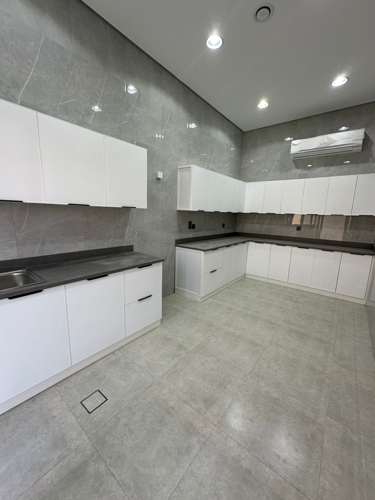 Minimalist white kitchen project