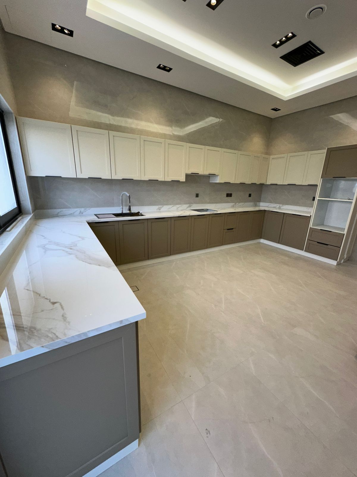 Contemporary L-shape kitchen