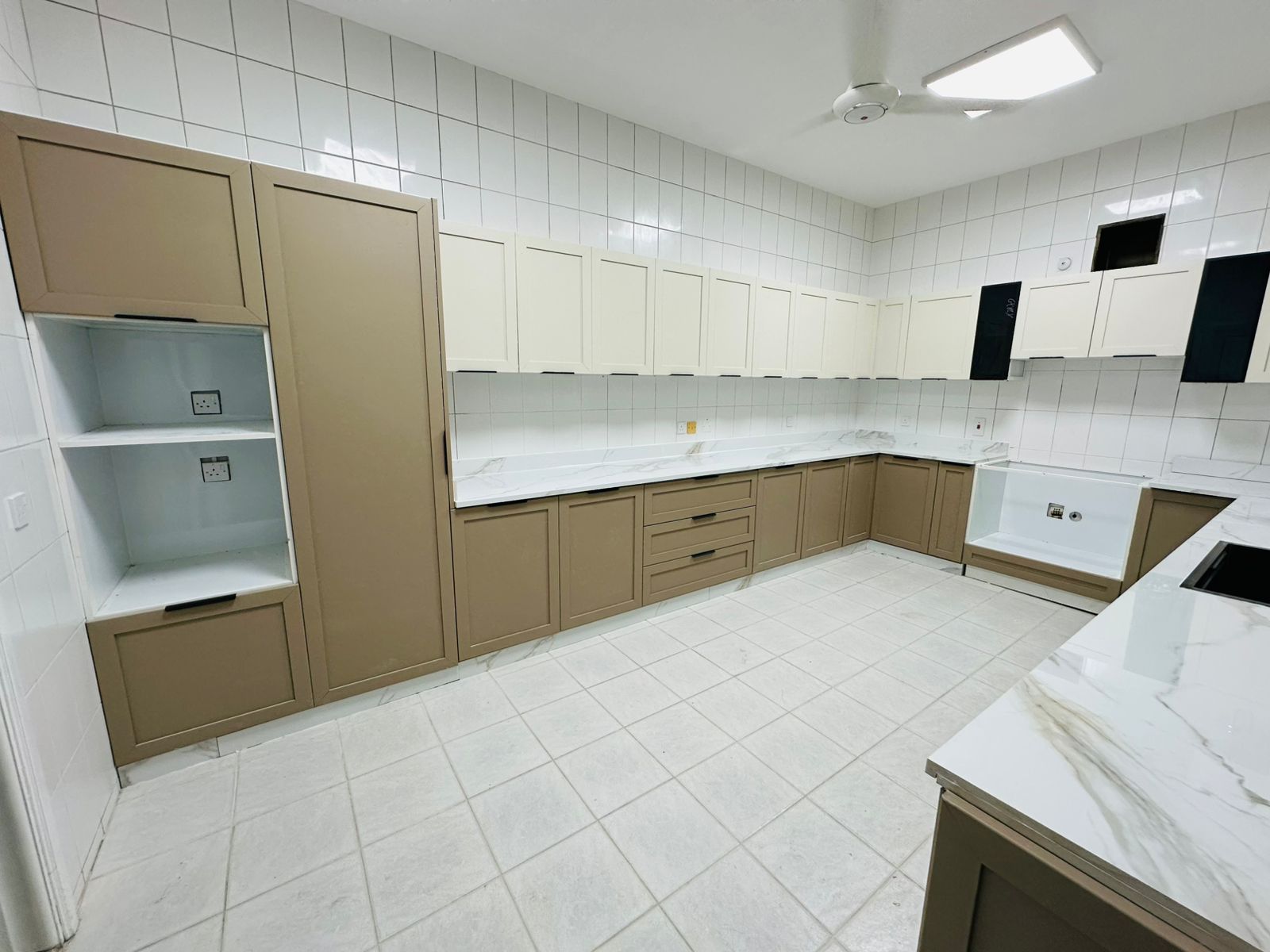 Wardrobe storage layout