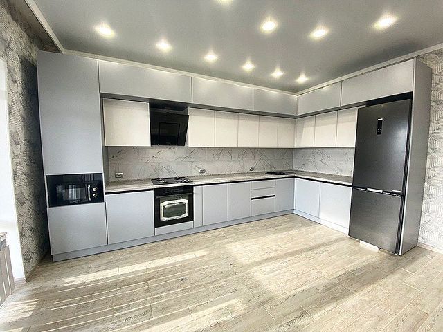 L-shape kitchen cabinetry